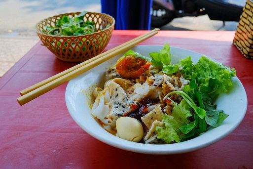 Mi Quang (Vietnamese Turmeric Noodles)