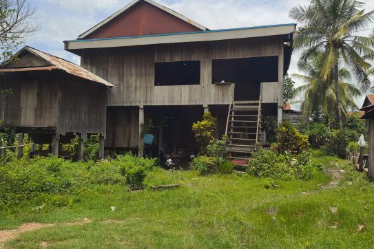 Cultural Roots and Identity of the Khmer-Lao Community