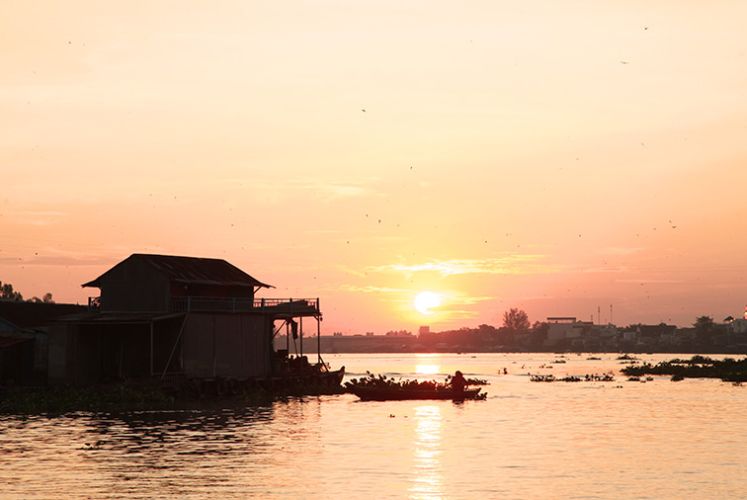 Chau Doc floating village 