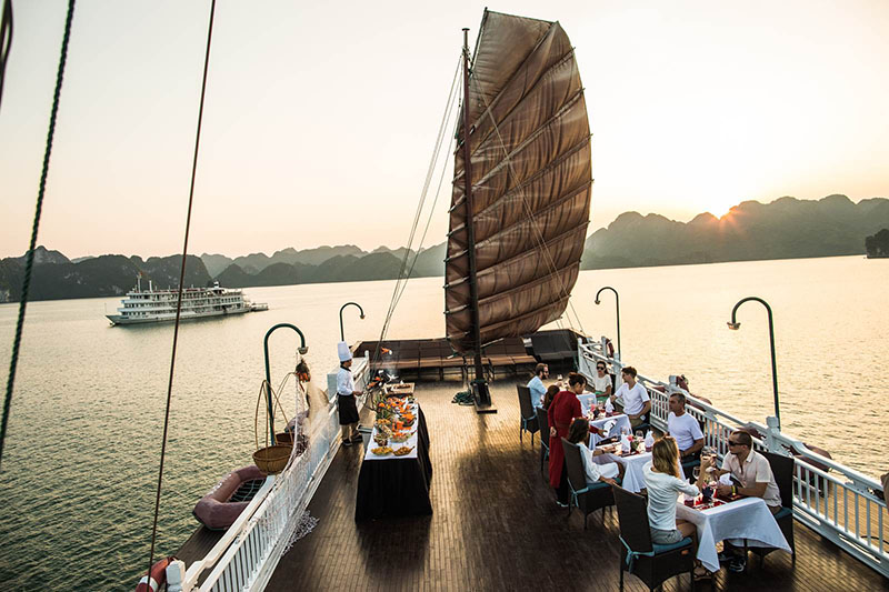 Luxury cruise in Ha Long bay