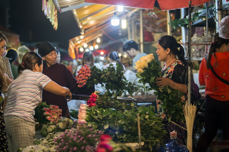 Morning Flower market in Hanoi