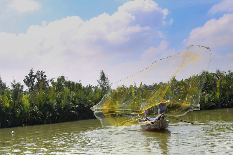 Fishing in Hoian