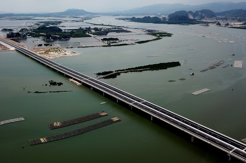 Highway Hanoi - Hai Phong - Ha Long bay