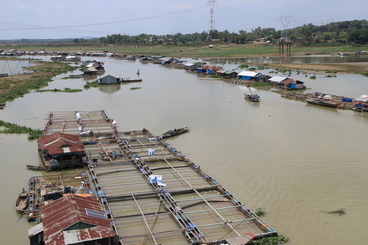 La Nga lake, on the way to Nam Cat Tien National park