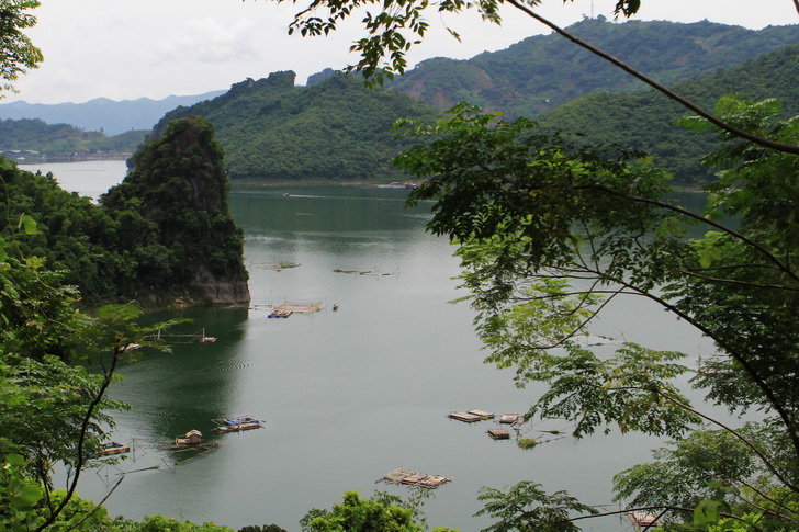 Hoa Binh Reservor1