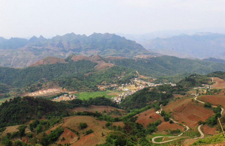 Road to Ta Xua peak, Son La